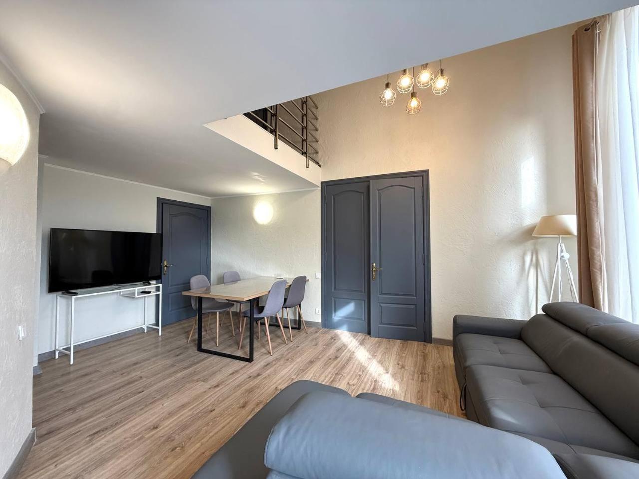 18 Deribasivska Street Jacuzzi Apartment Odesa Exterior photo